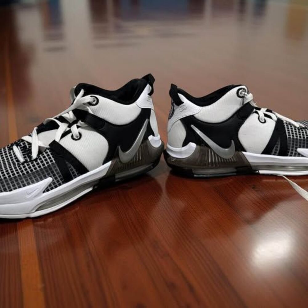 Nike LeBron Witness Basketball Shoes – Youth 6.5Y – Black & White
